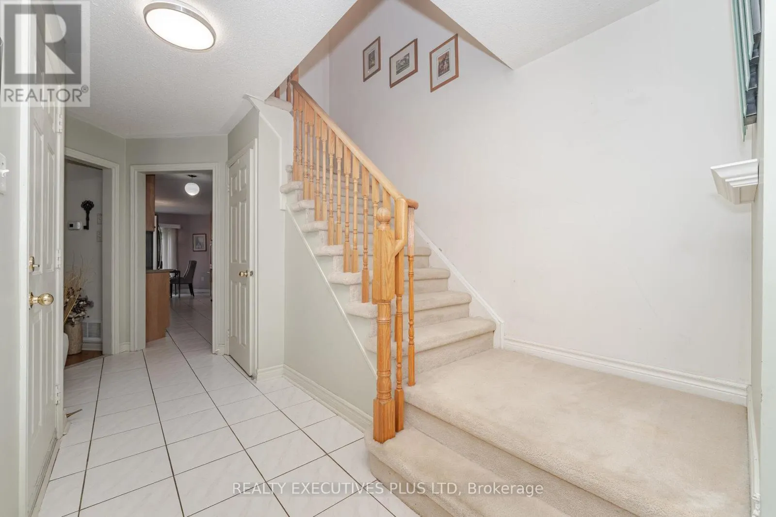 12 MANORWOOD COURT