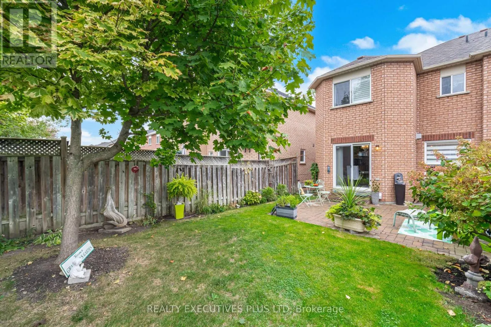 12 MANORWOOD COURT