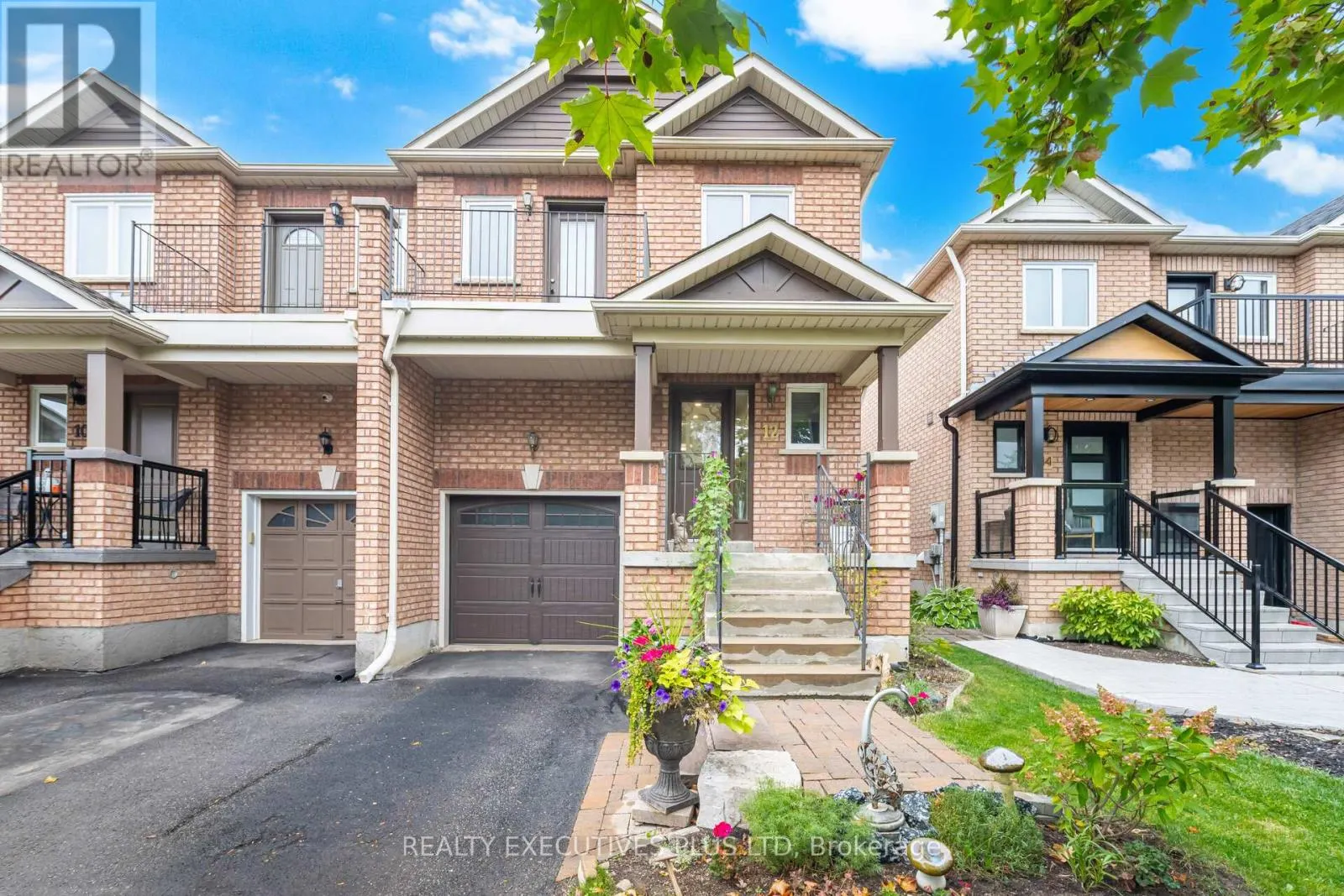 12 MANORWOOD COURT