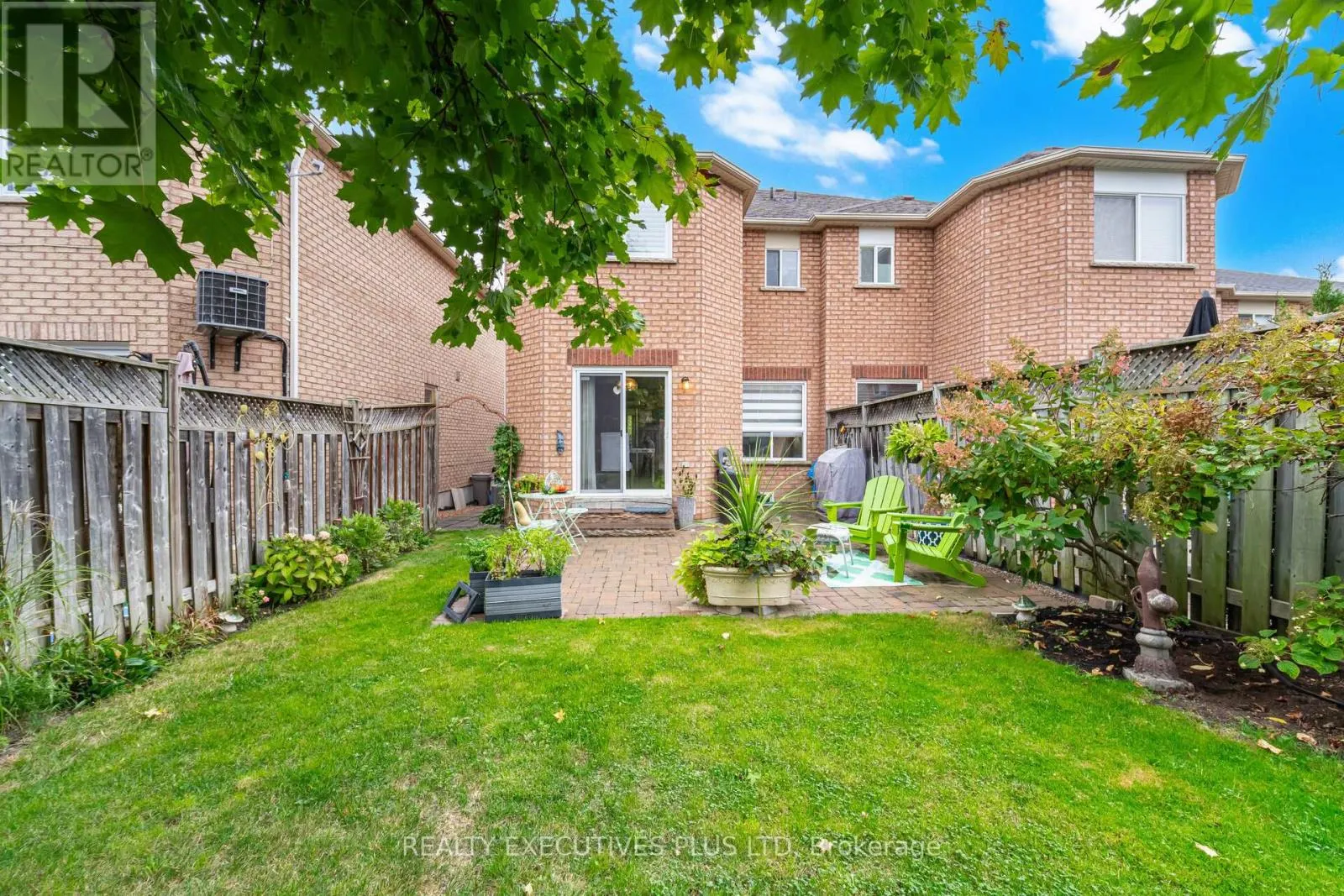 12 MANORWOOD COURT