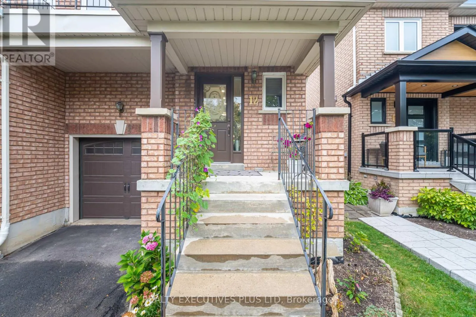 12 MANORWOOD COURT