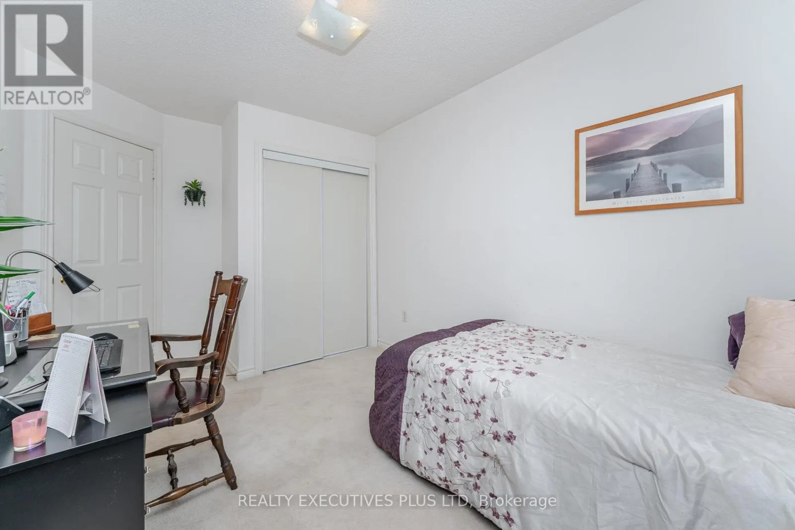 12 MANORWOOD COURT