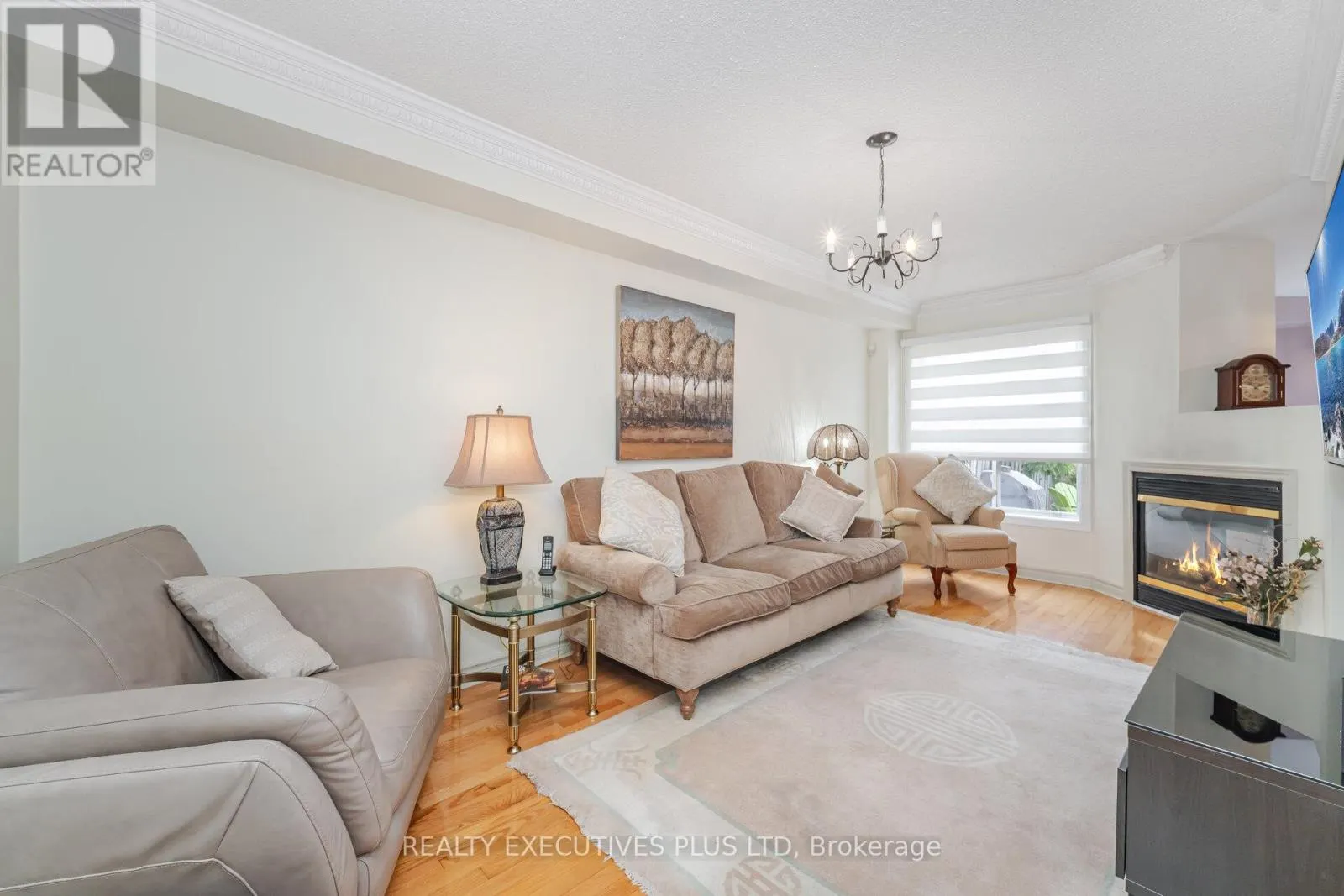 12 MANORWOOD COURT