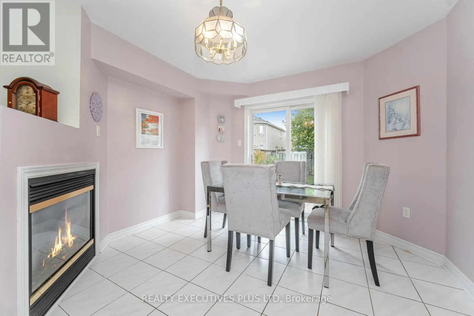 12 MANORWOOD COURT