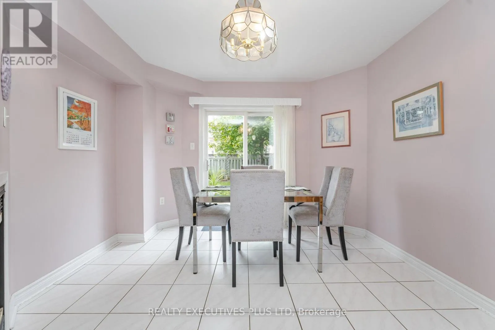 12 MANORWOOD COURT