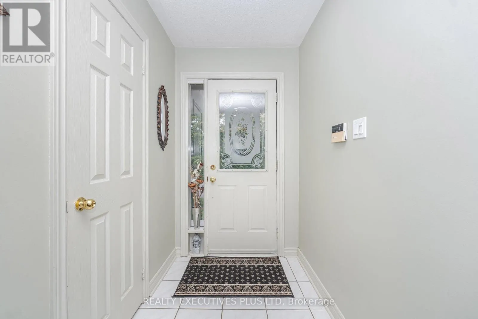 12 MANORWOOD COURT