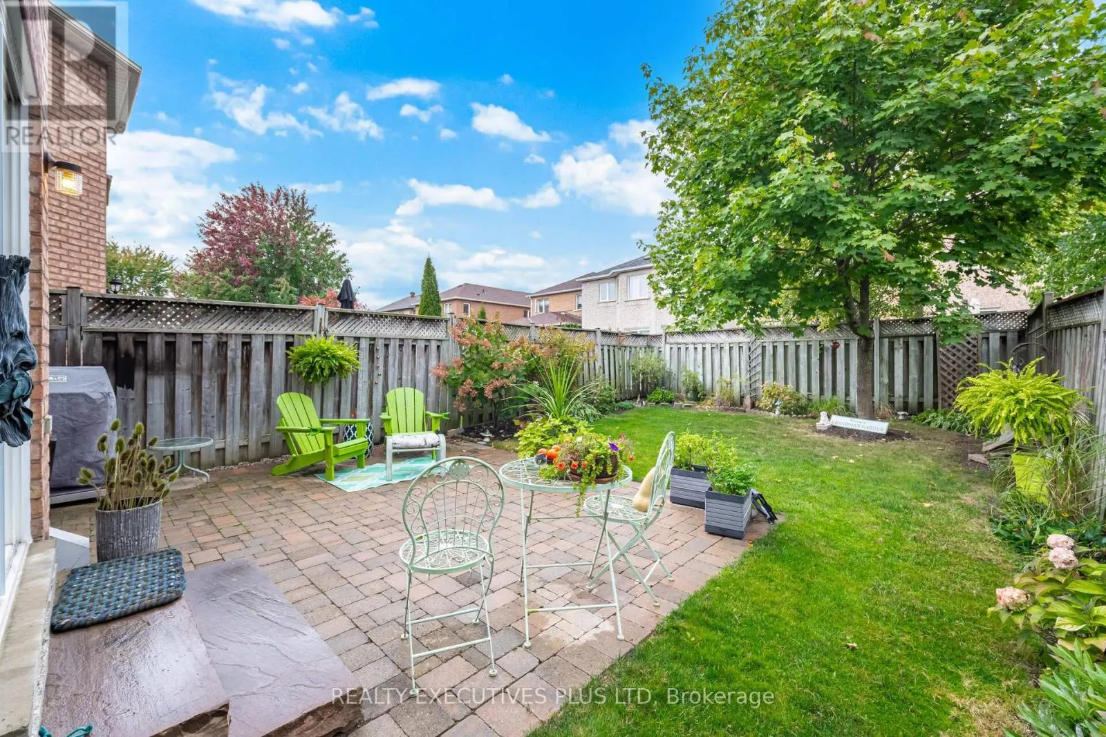 12 MANORWOOD COURT