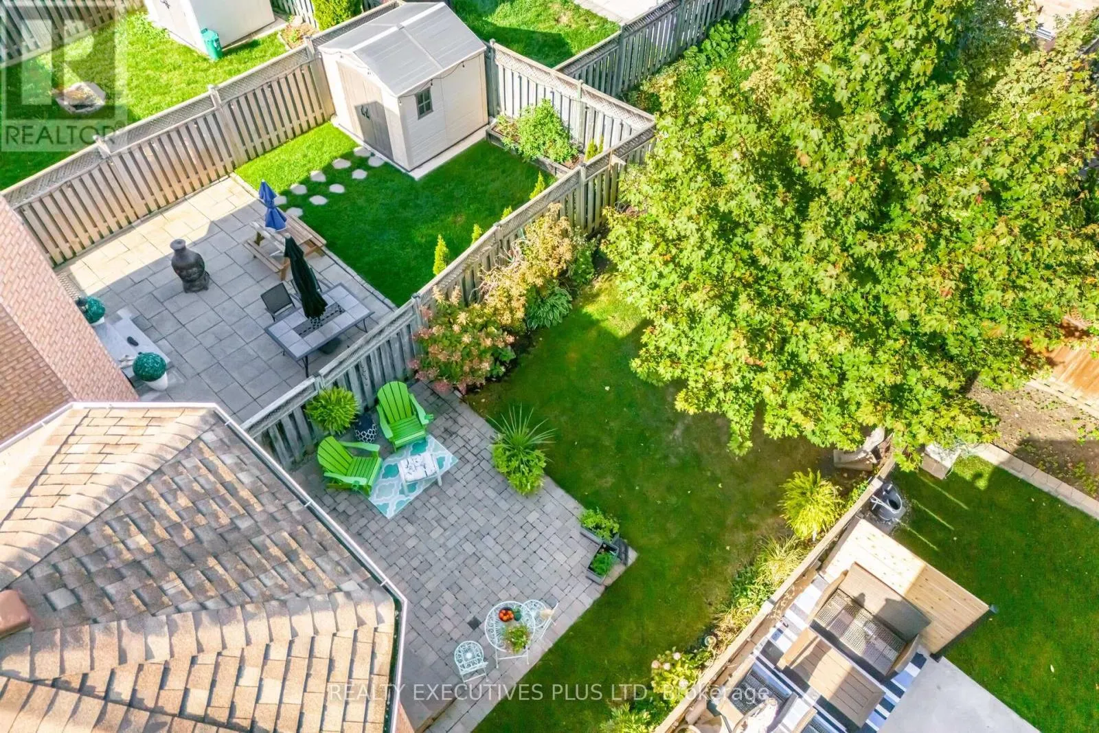 12 MANORWOOD COURT
