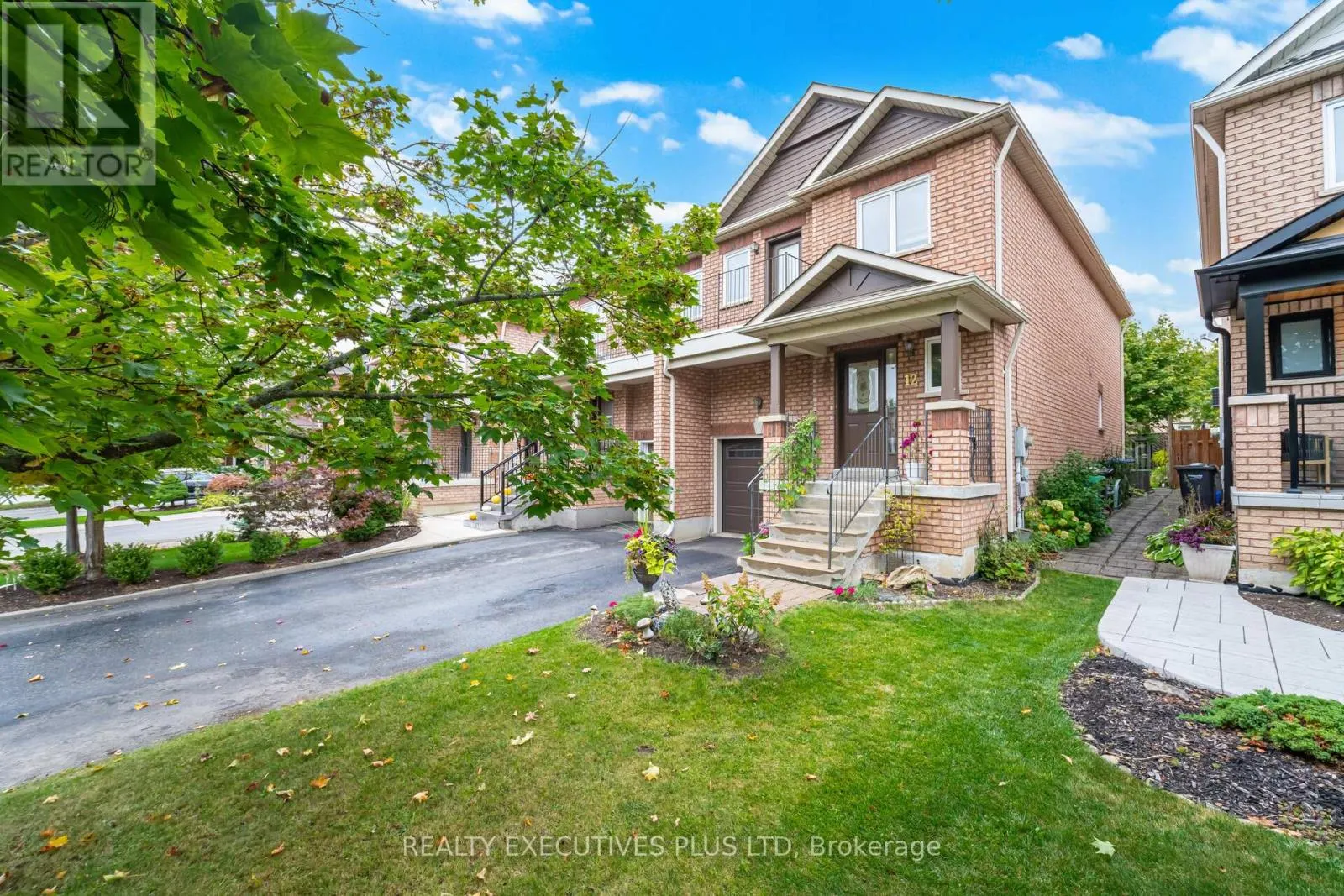 12 MANORWOOD COURT