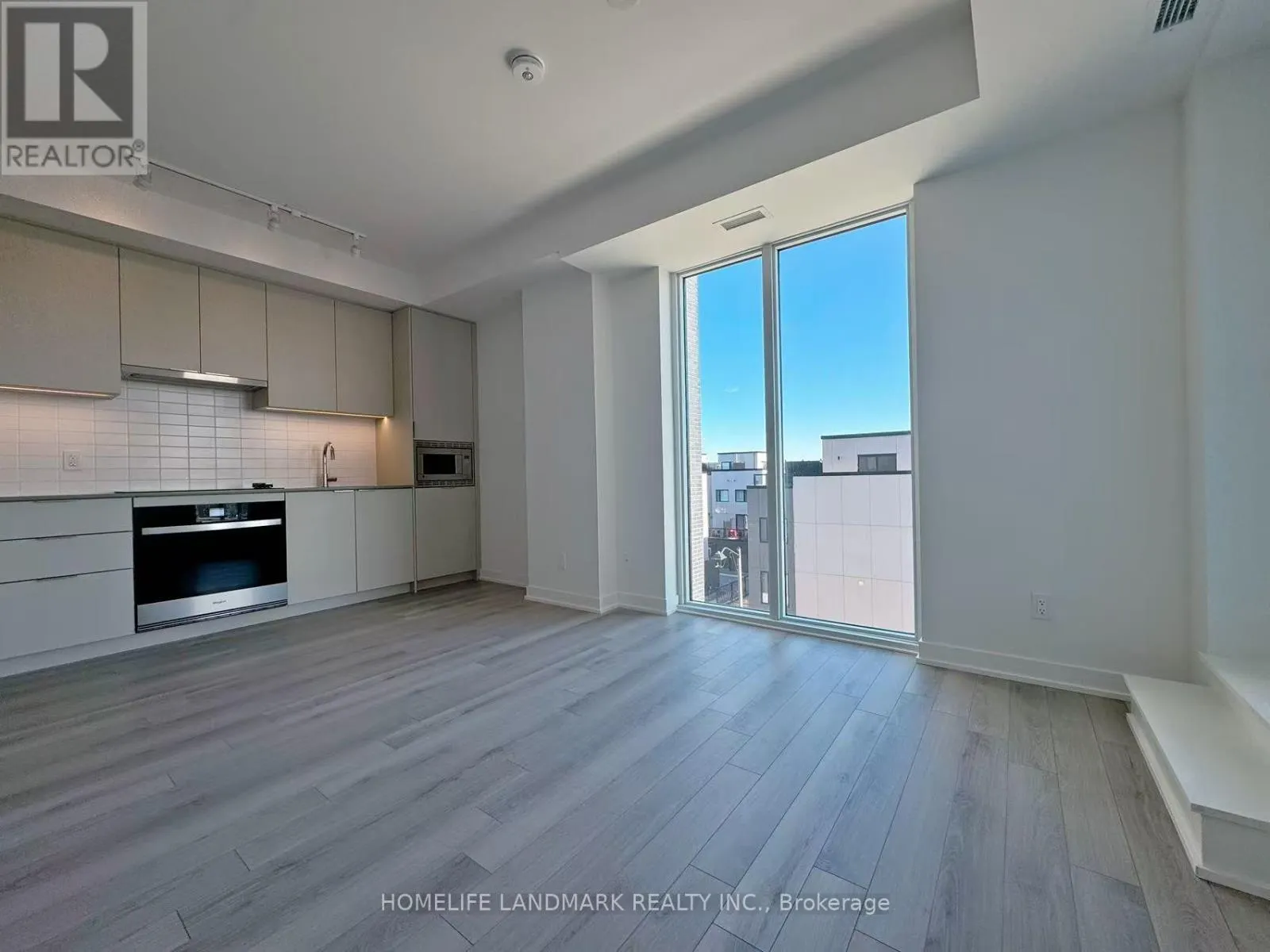410 - 3079 TRAFALGAR ROAD