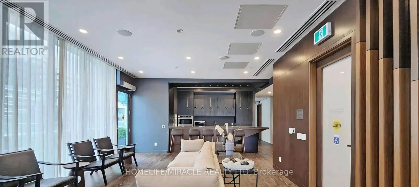 2803 - 70 ANNIE CRAIG DRIVE