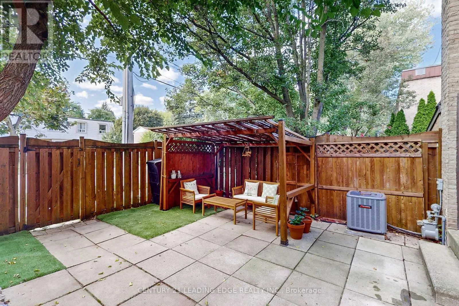 589 FRANCIS ROAD E