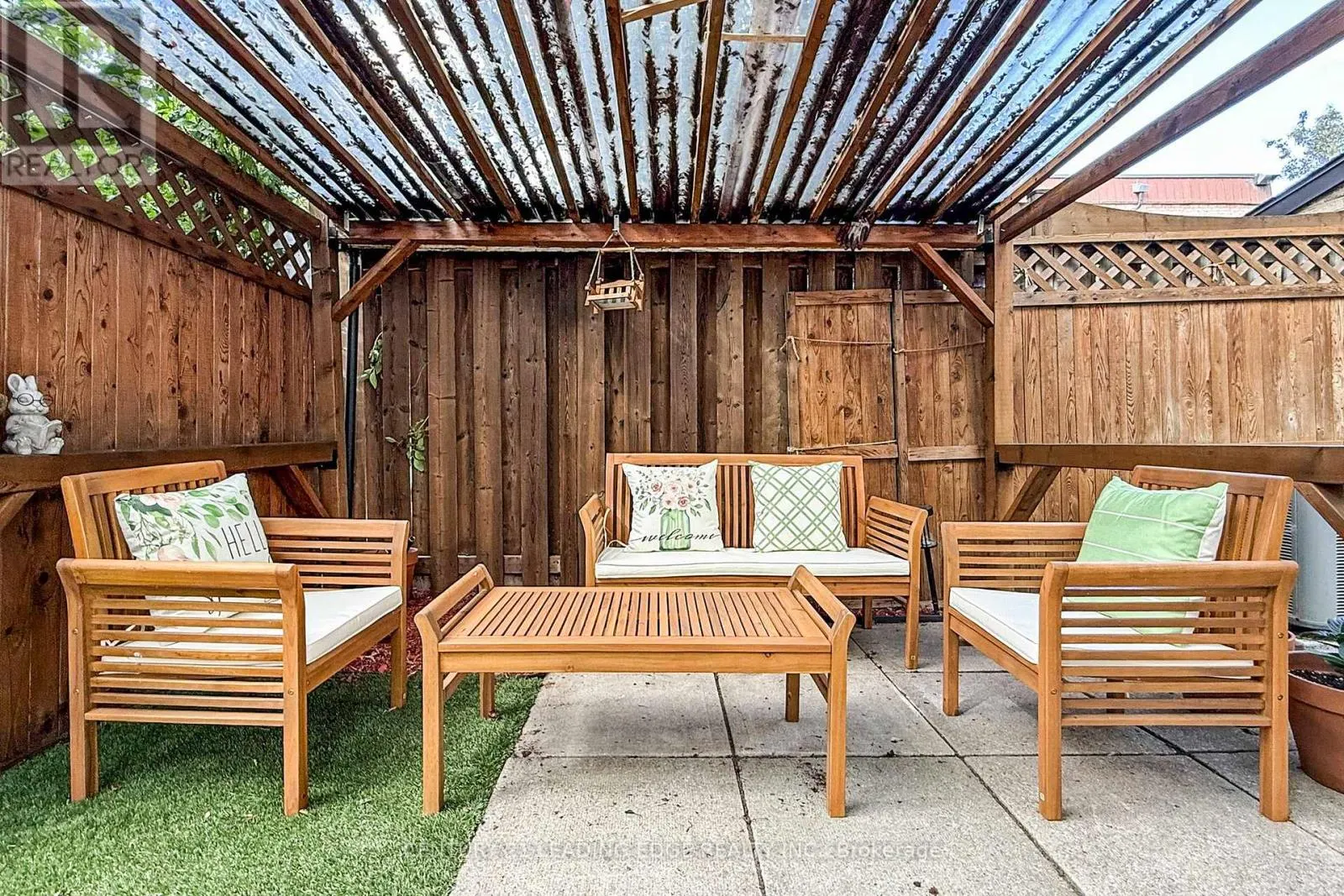 589 FRANCIS ROAD E
