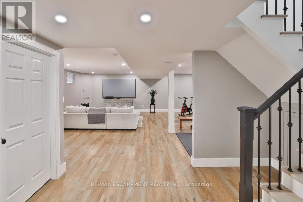 43 MISSISSAUGA ROAD S