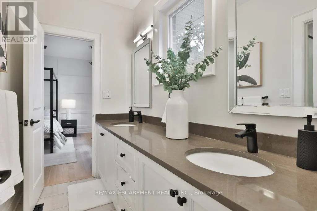 43 MISSISSAUGA ROAD S