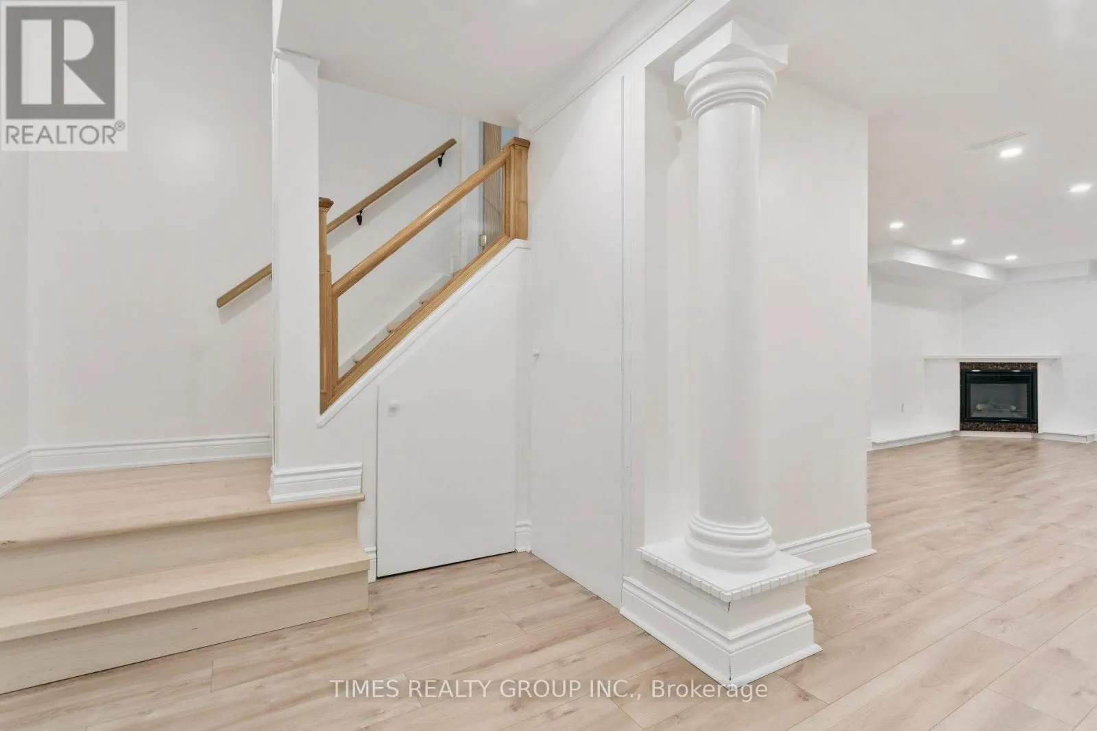 212 CREEK PATH AVENUE