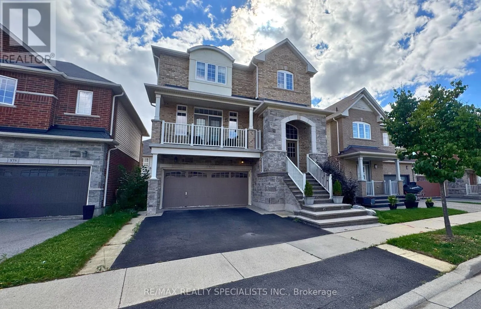 571 SANDERSON CRESCENT