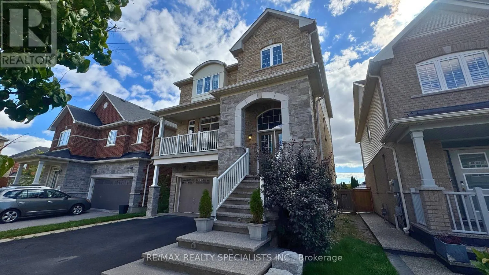571 SANDERSON CRESCENT