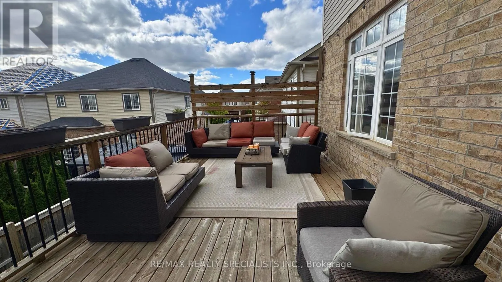571 SANDERSON CRESCENT