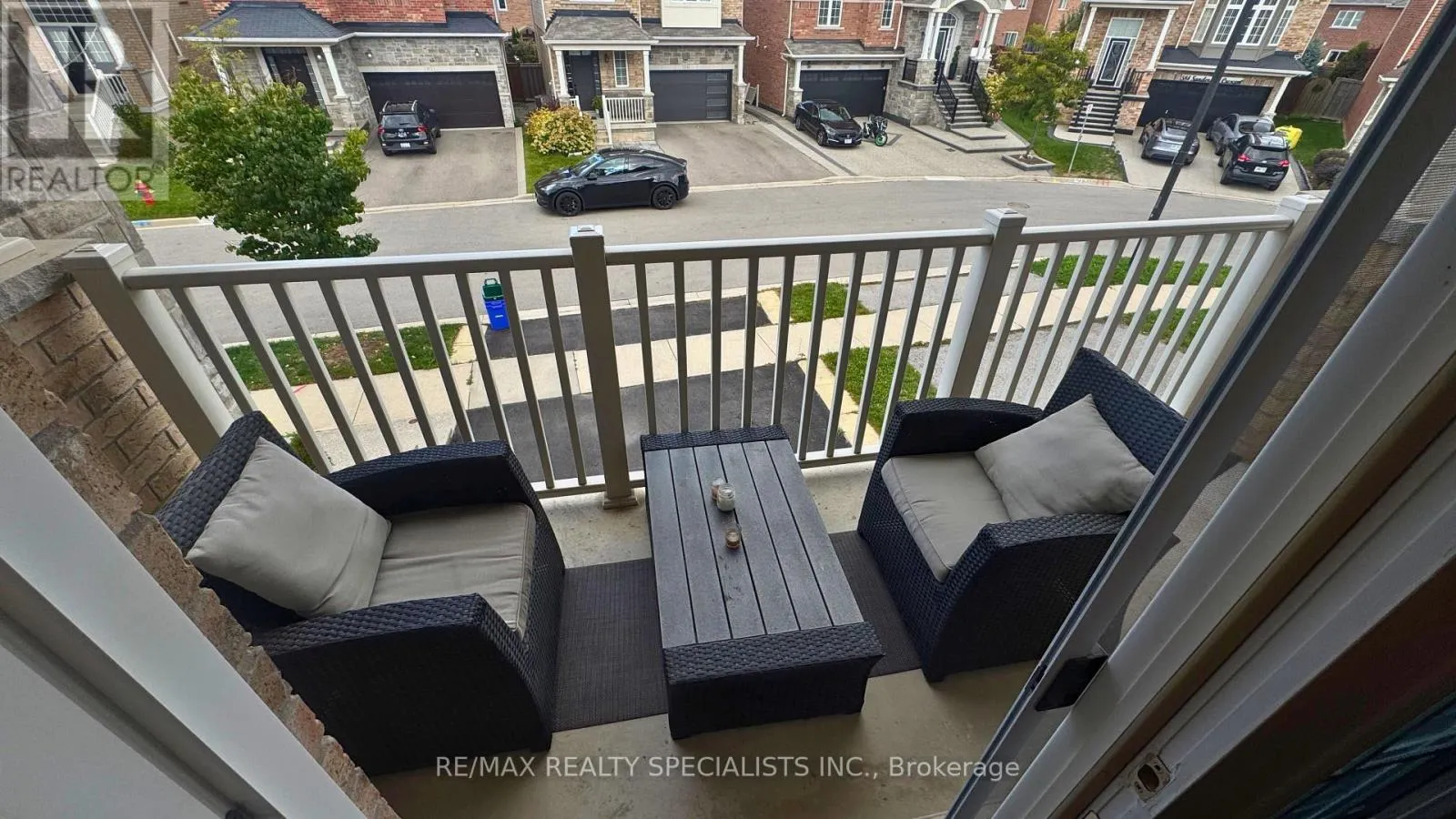 571 SANDERSON CRESCENT