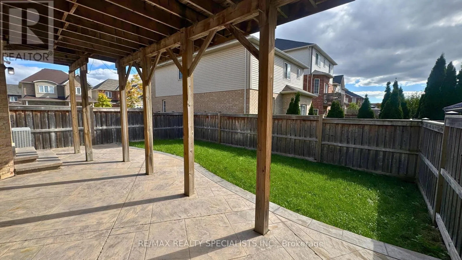 571 SANDERSON CRESCENT