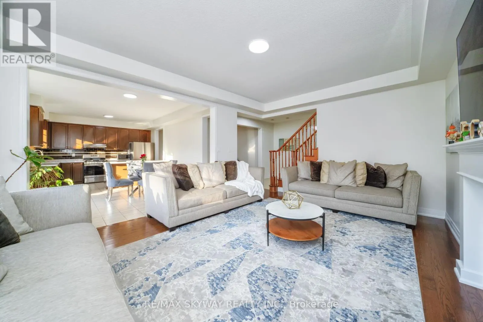 90 AYLESBURY DRIVE