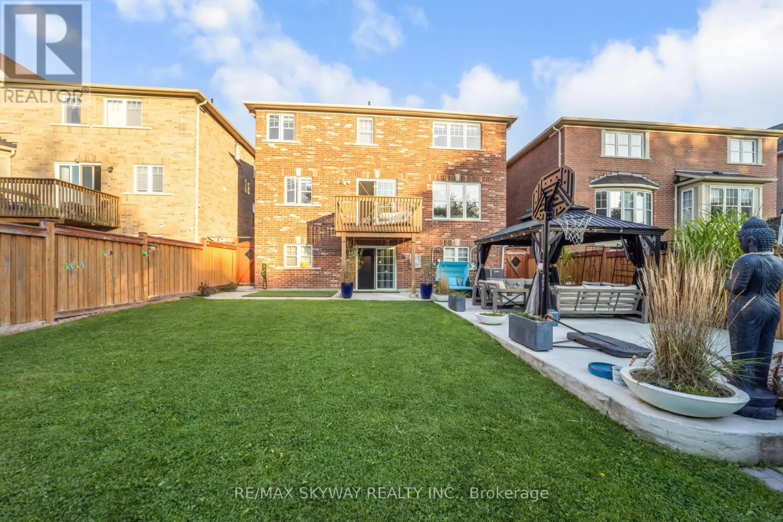 90 AYLESBURY DRIVE