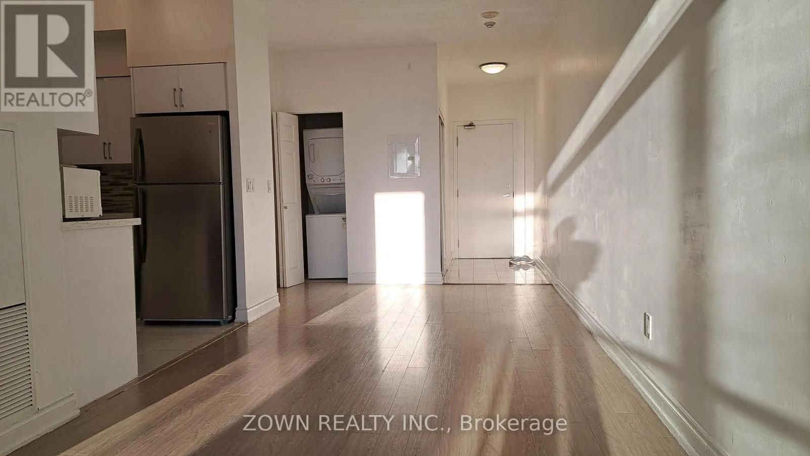 405 - 388 PRINCE OF WALES DRIVE