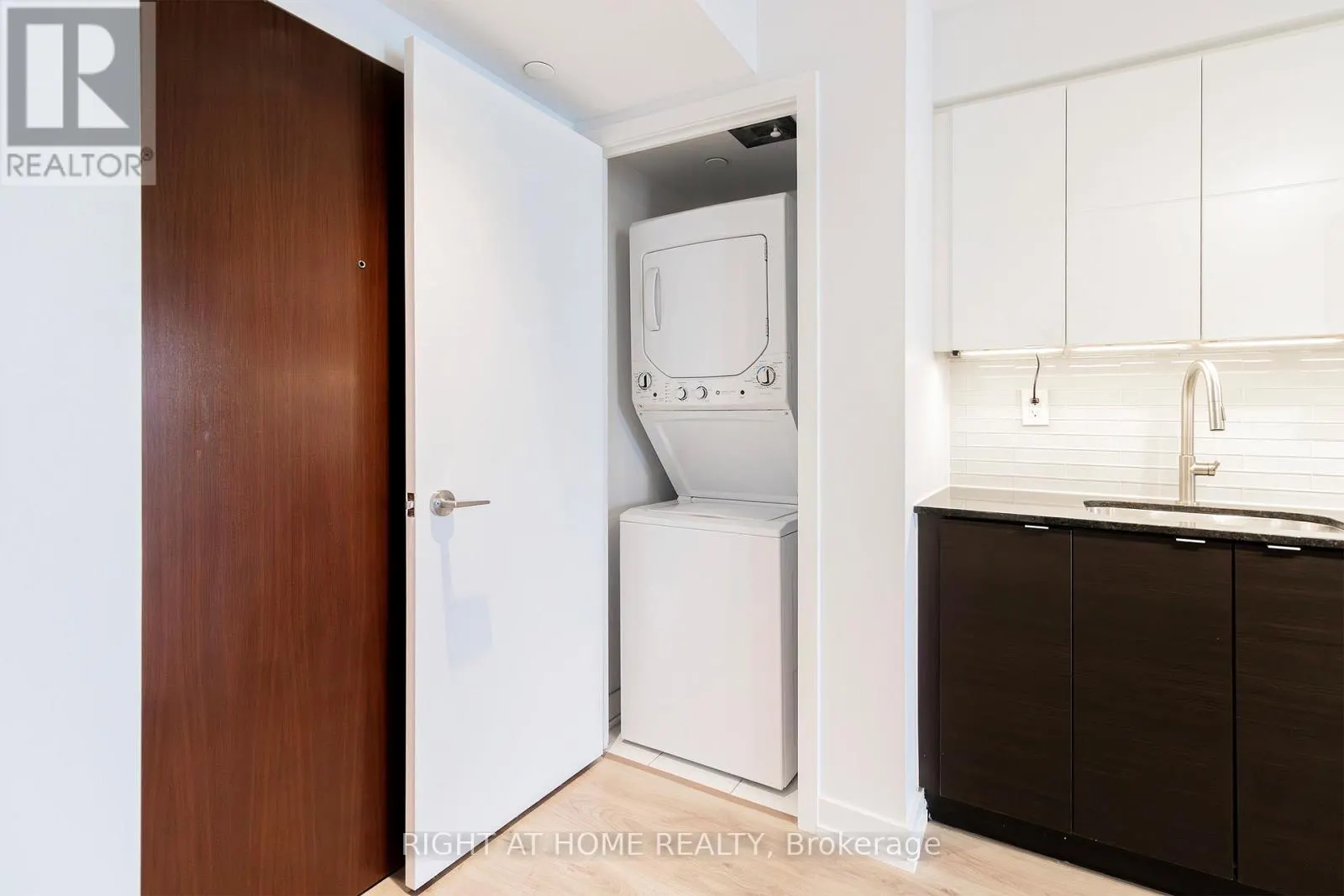 608 - 160 FLEMINGTON ROAD
