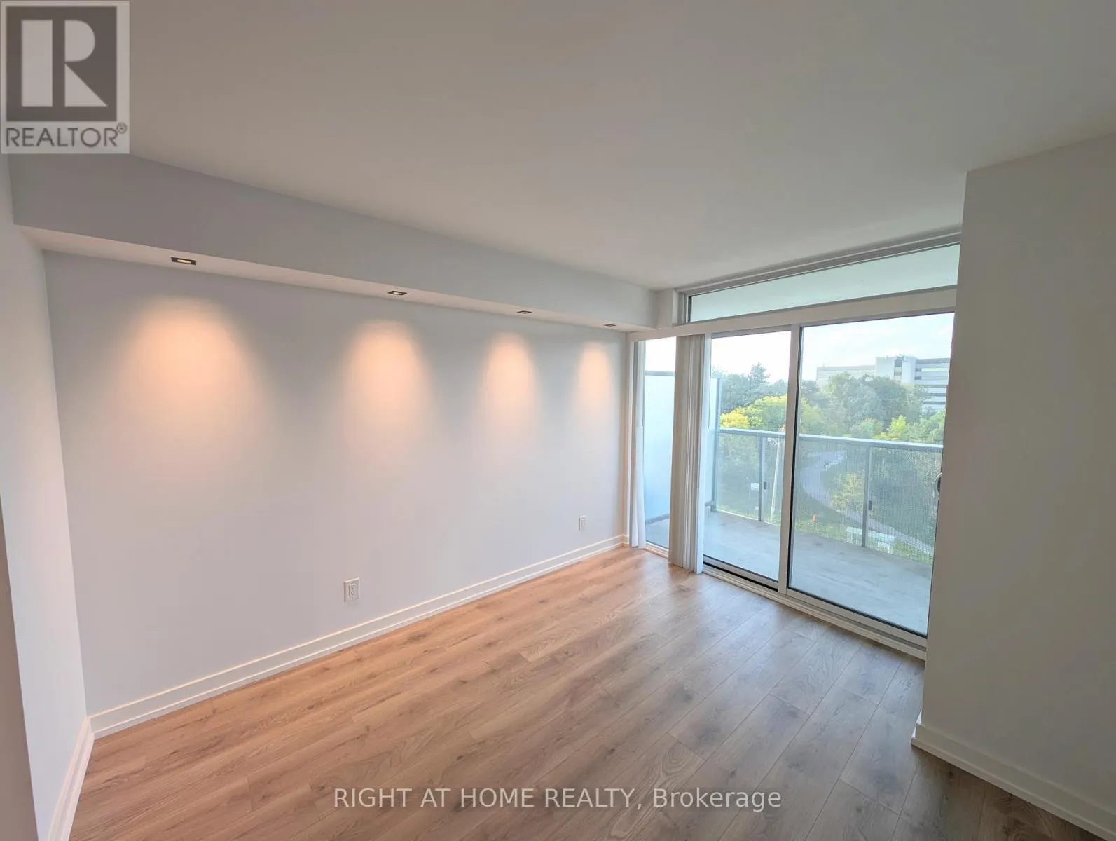 608 - 160 FLEMINGTON ROAD