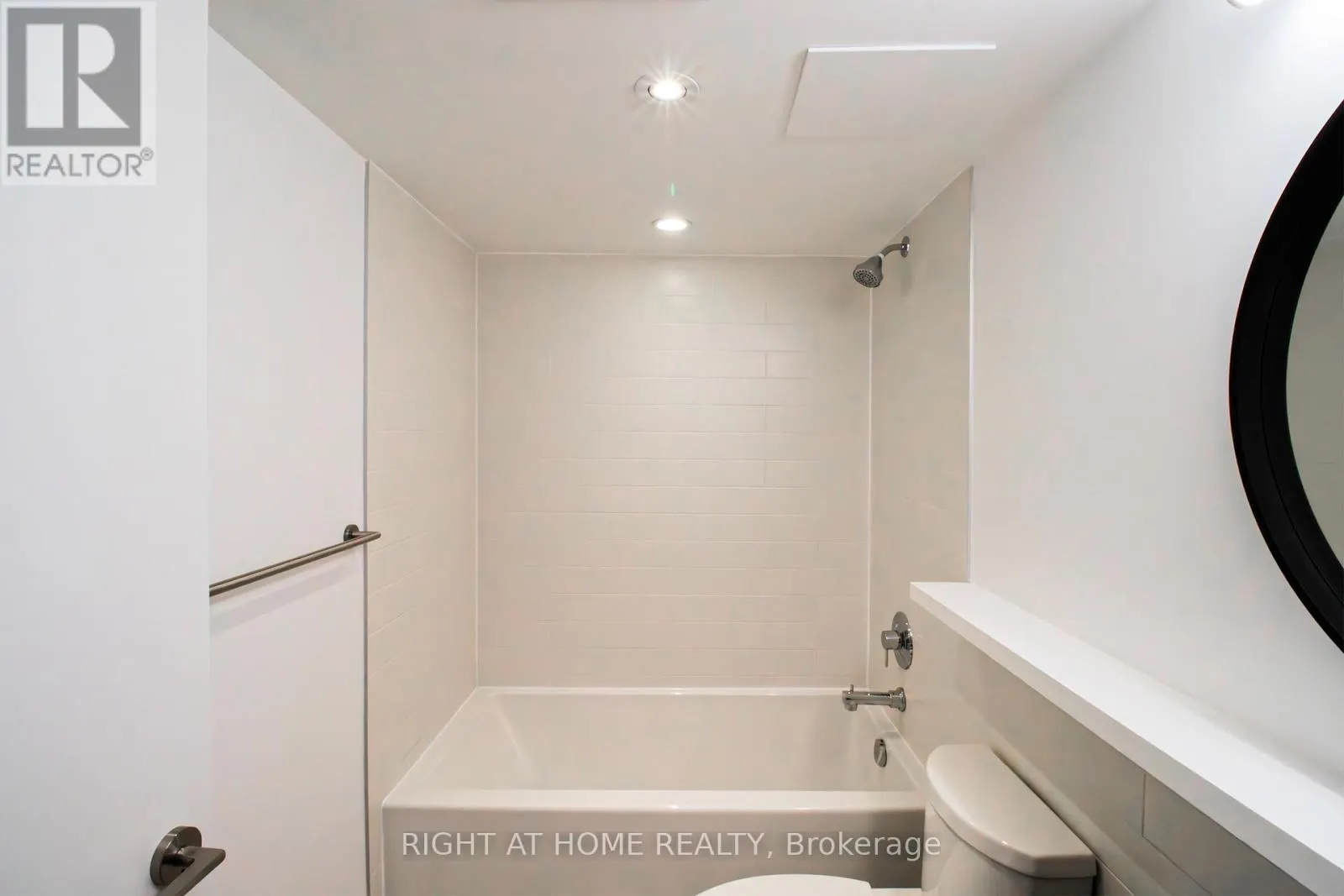 608 - 160 FLEMINGTON ROAD