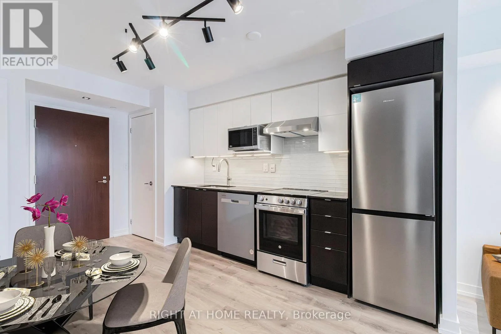 608 - 160 FLEMINGTON ROAD