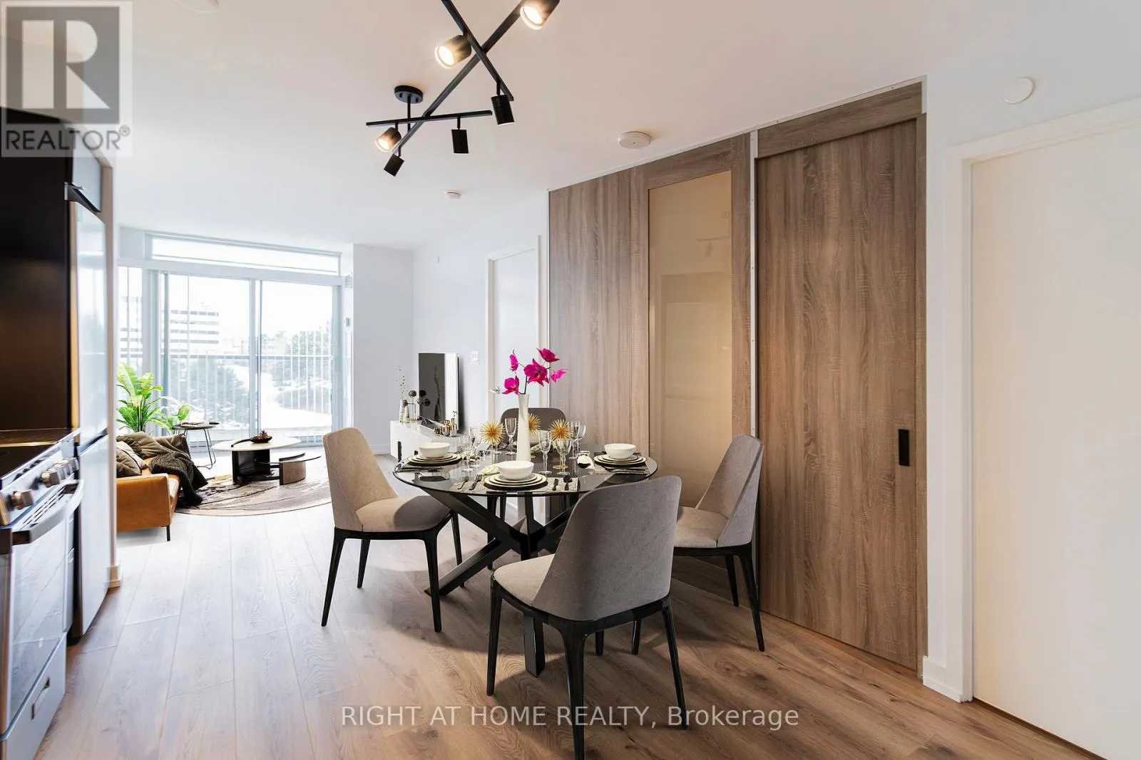 608 - 160 FLEMINGTON ROAD