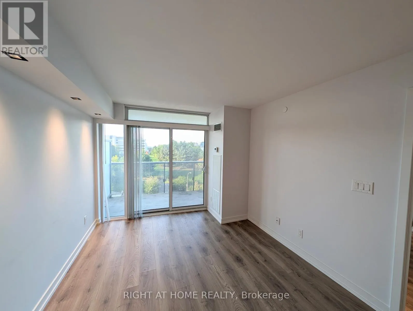 608 - 160 FLEMINGTON ROAD