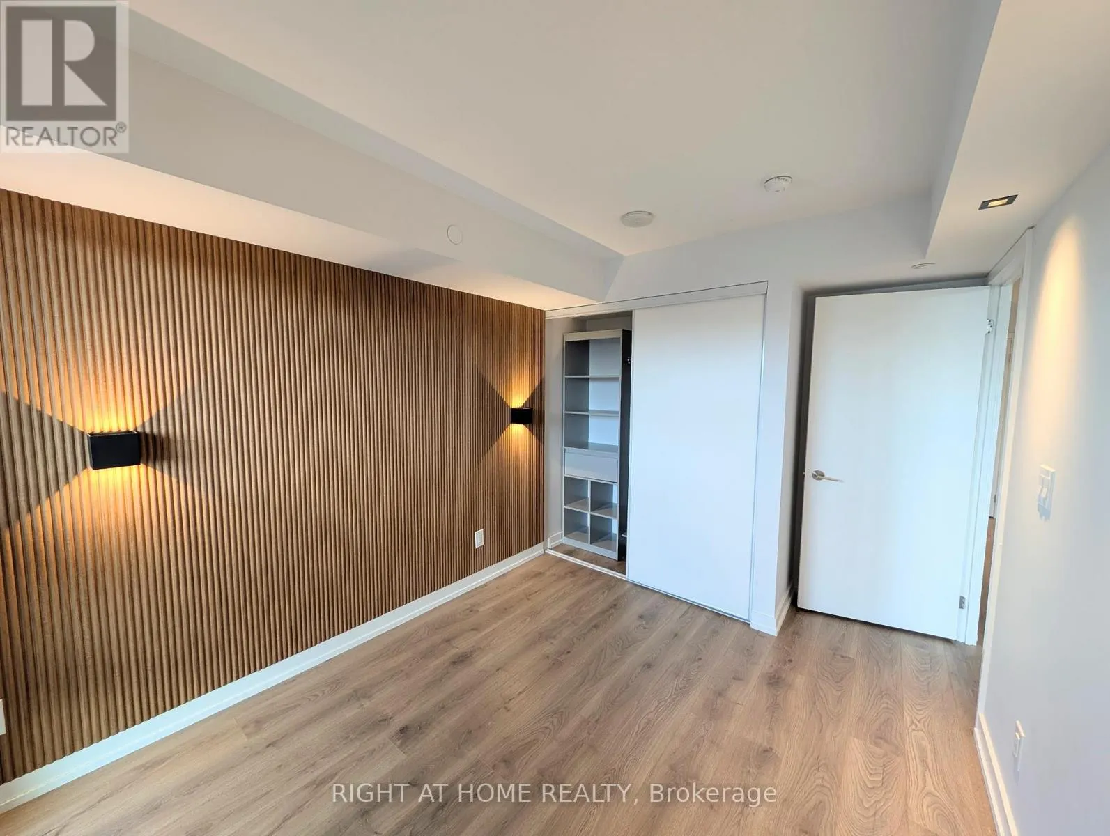 608 - 160 FLEMINGTON ROAD