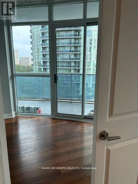 706 - 80 ABSOLUTE AVENUE