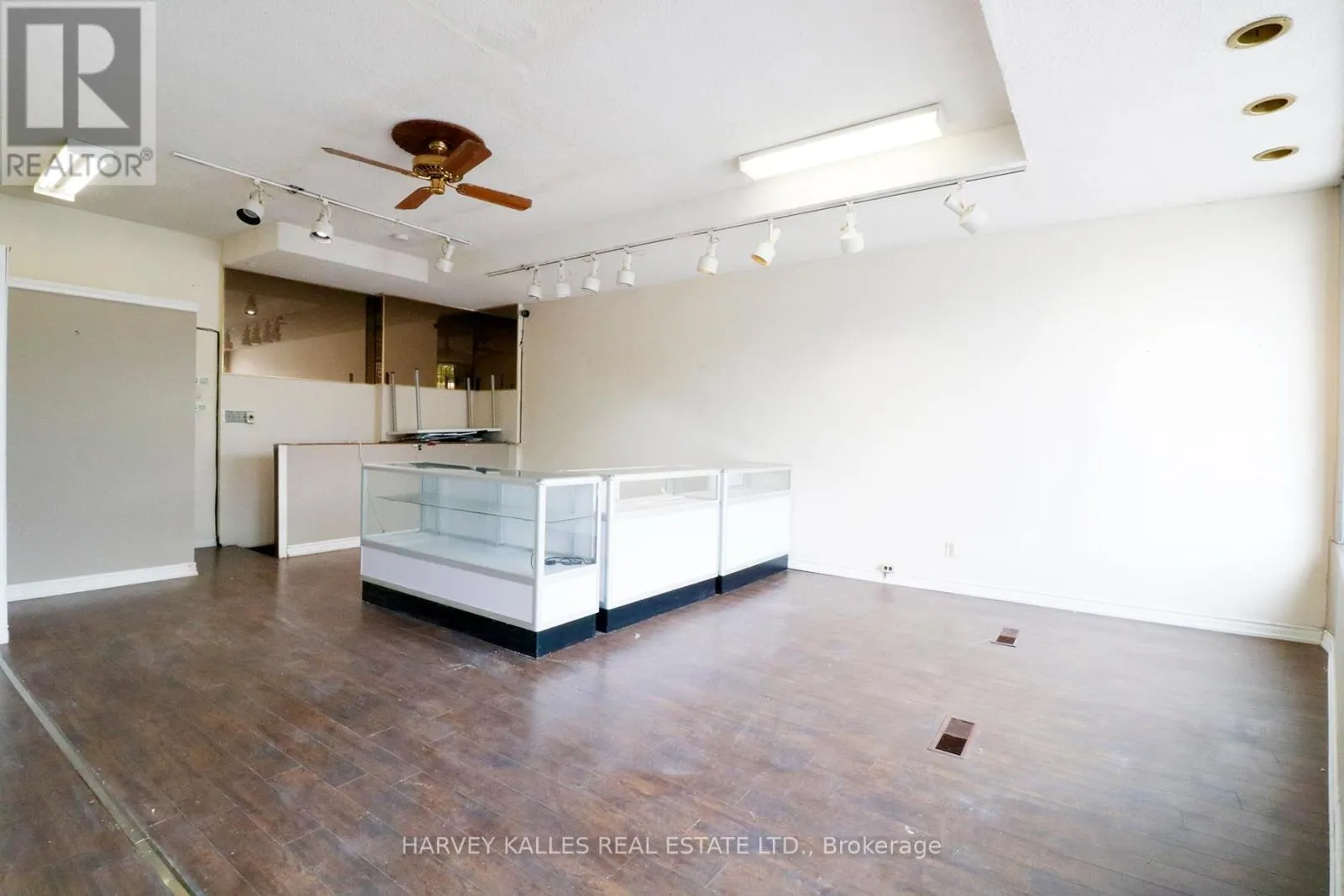 3811 LAKE SHORE BOULEVARD W