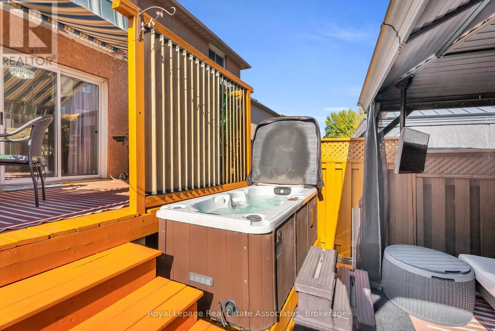 548 LEATHERLEAF DRIVE