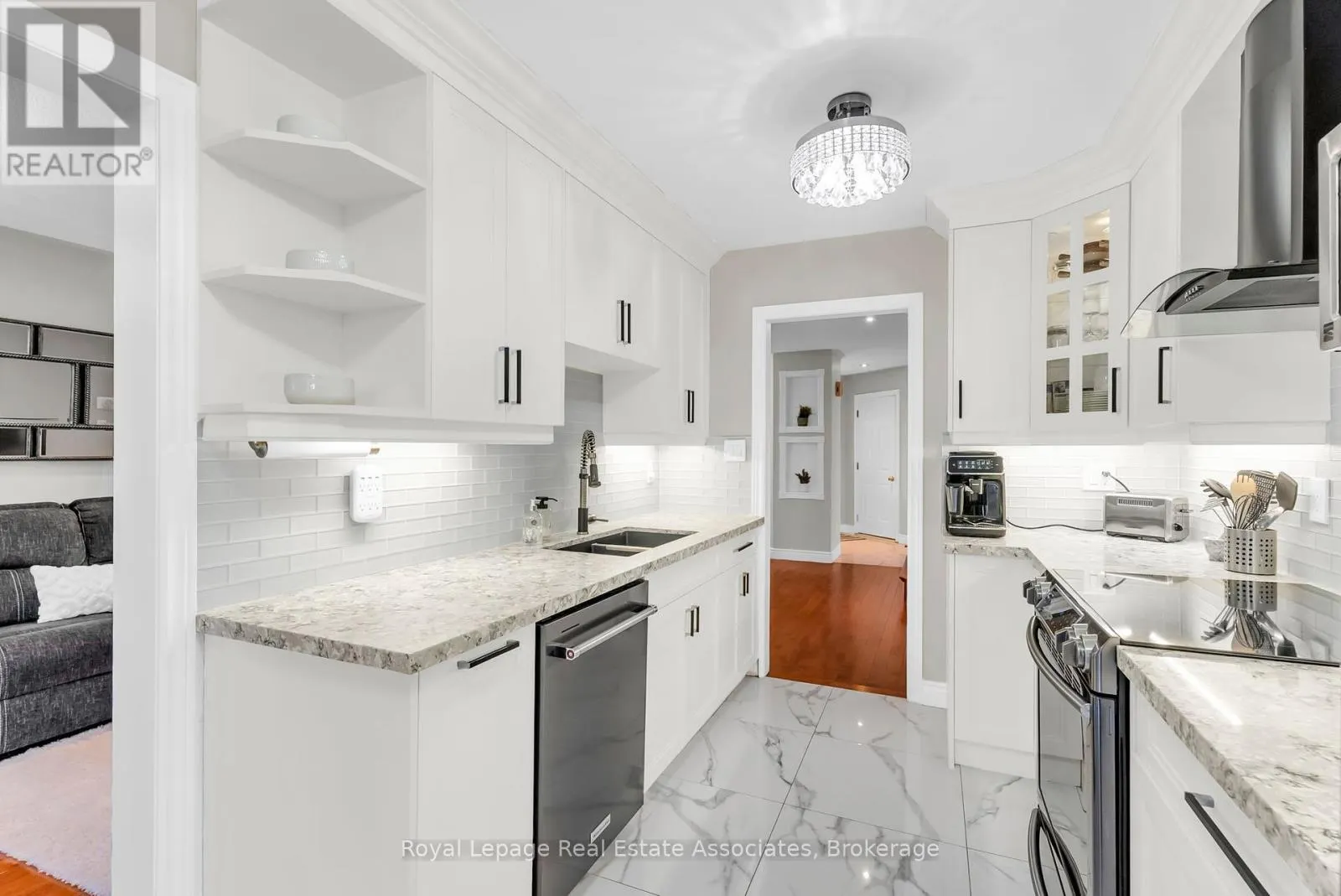 548 LEATHERLEAF DRIVE
