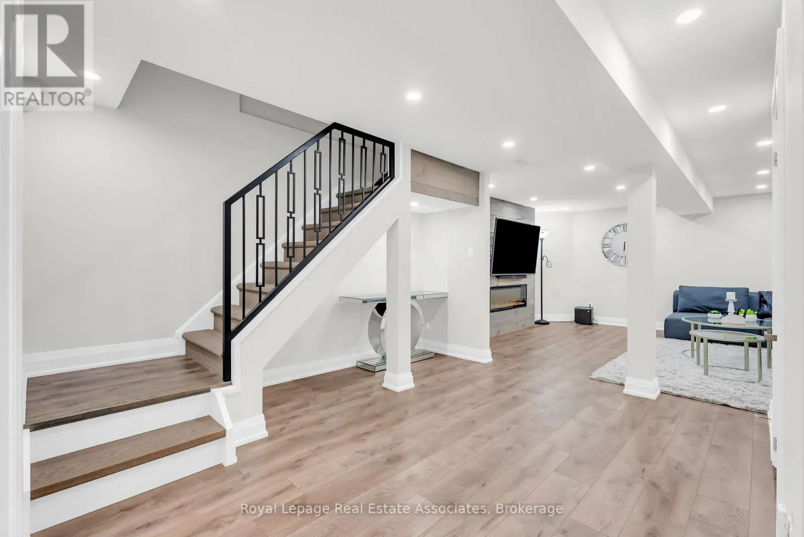 548 LEATHERLEAF DRIVE