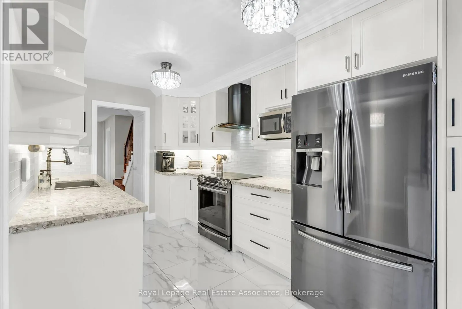 548 LEATHERLEAF DRIVE