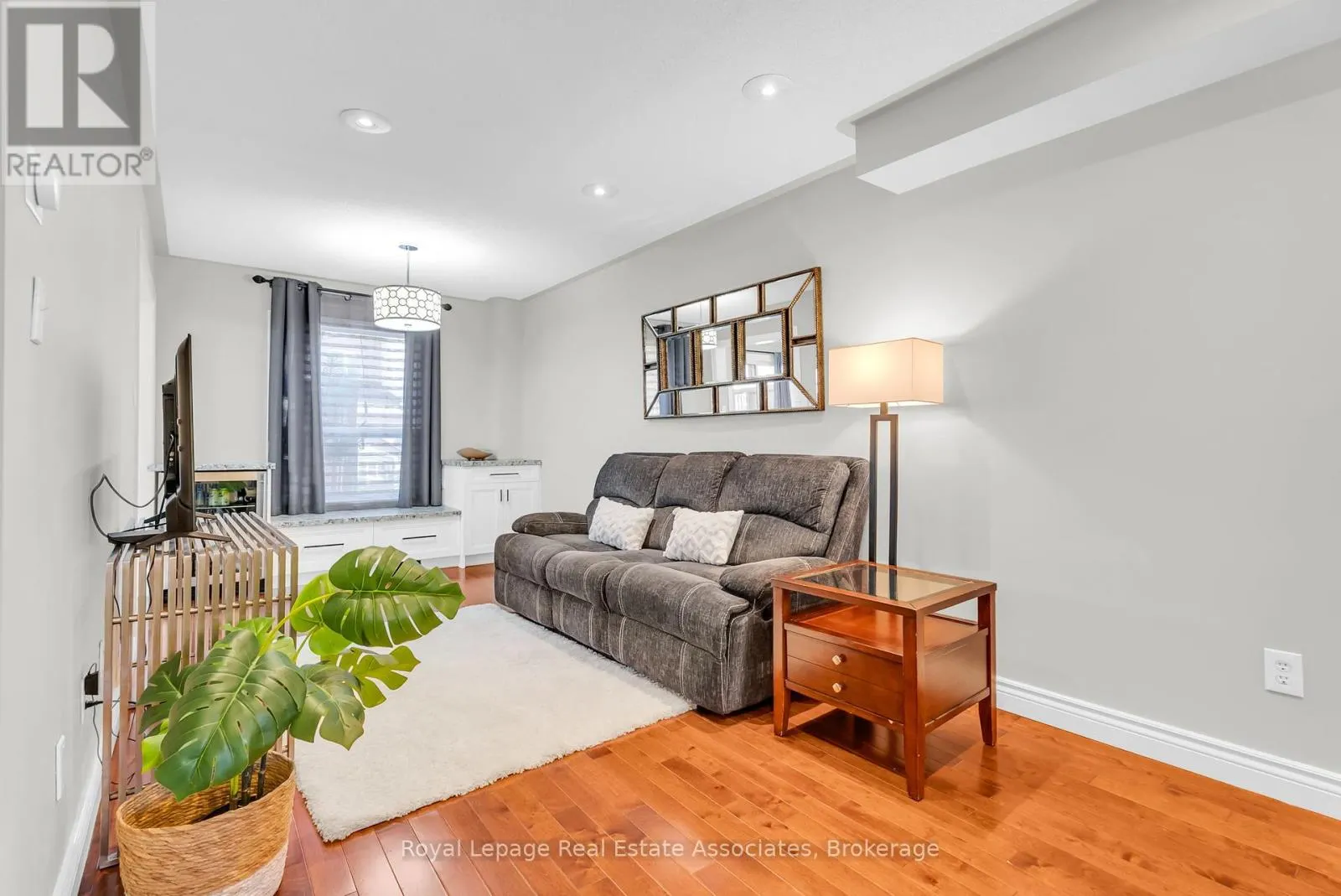 548 LEATHERLEAF DRIVE