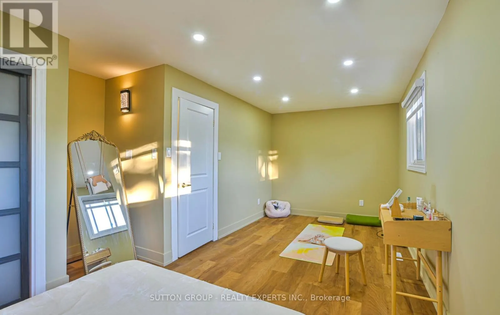 4322 SHELBY CRESCENT