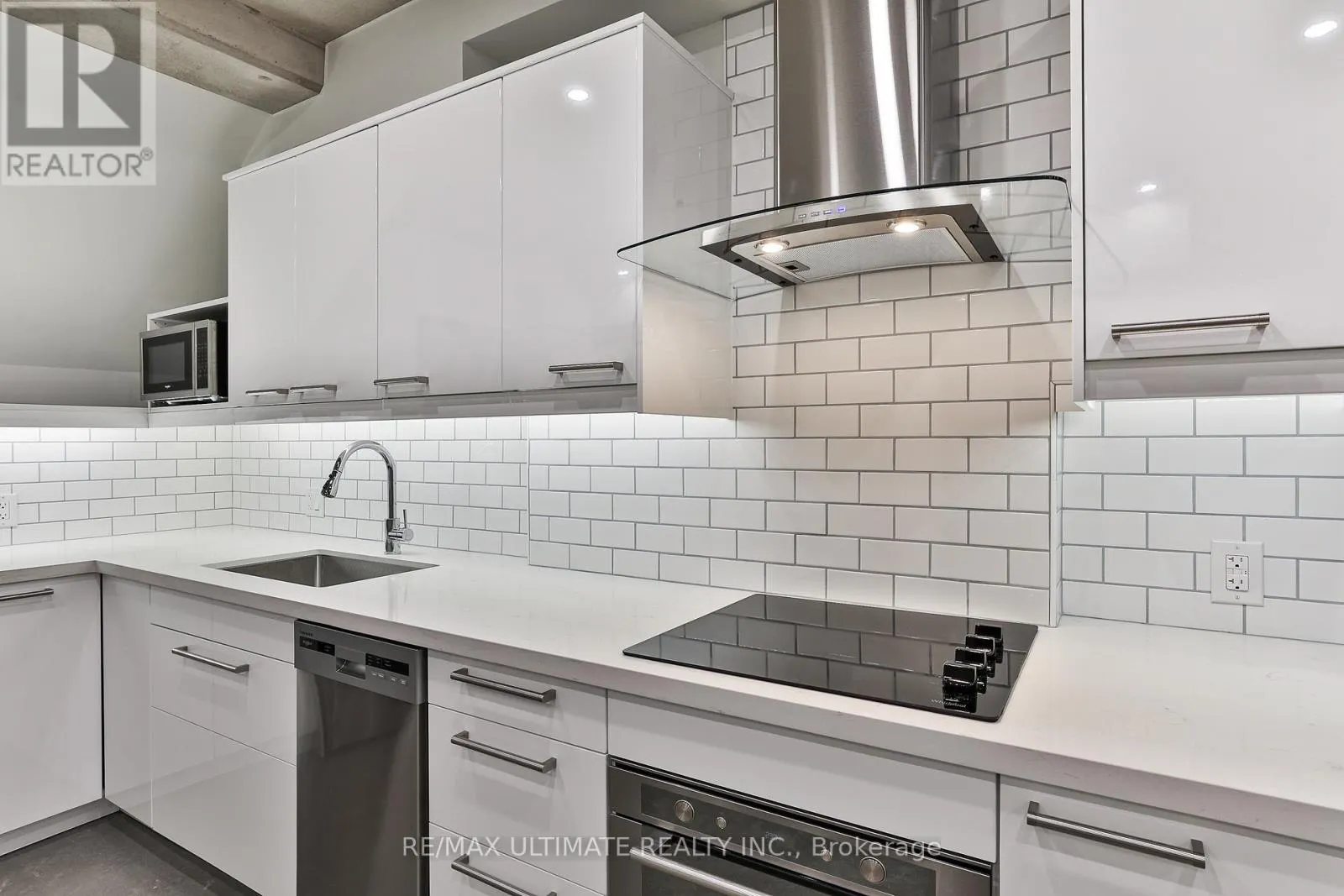 4 - 1745 KEELE STREET