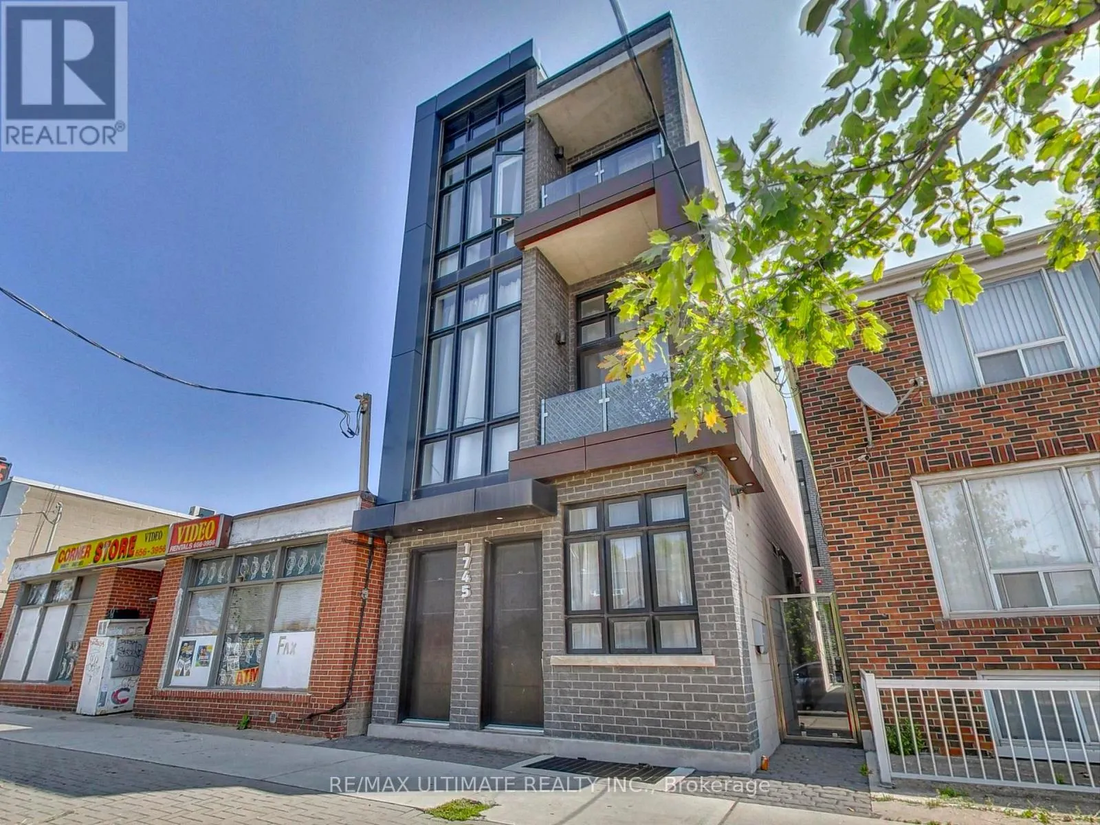 4 - 1745 KEELE STREET