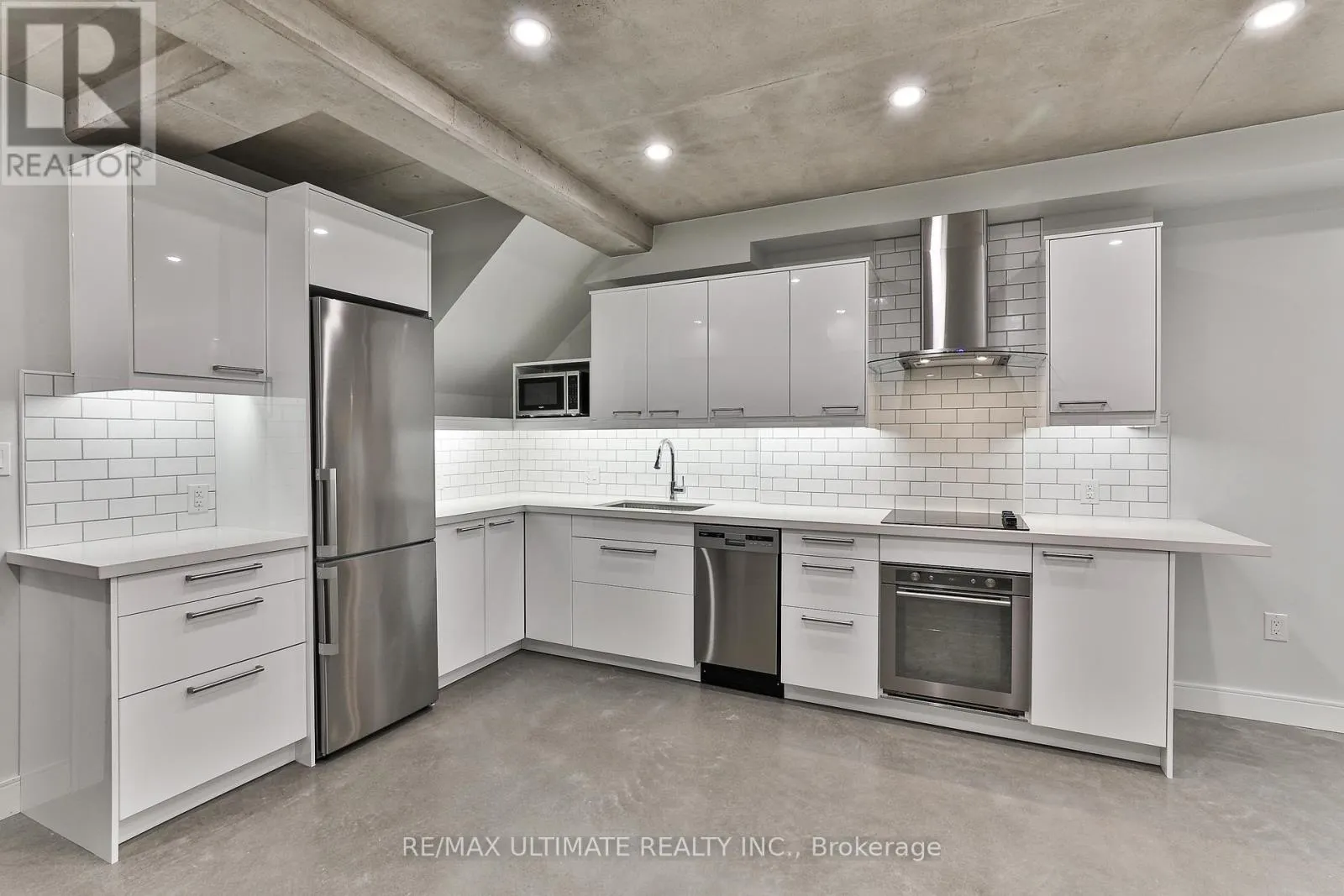 4 - 1745 KEELE STREET