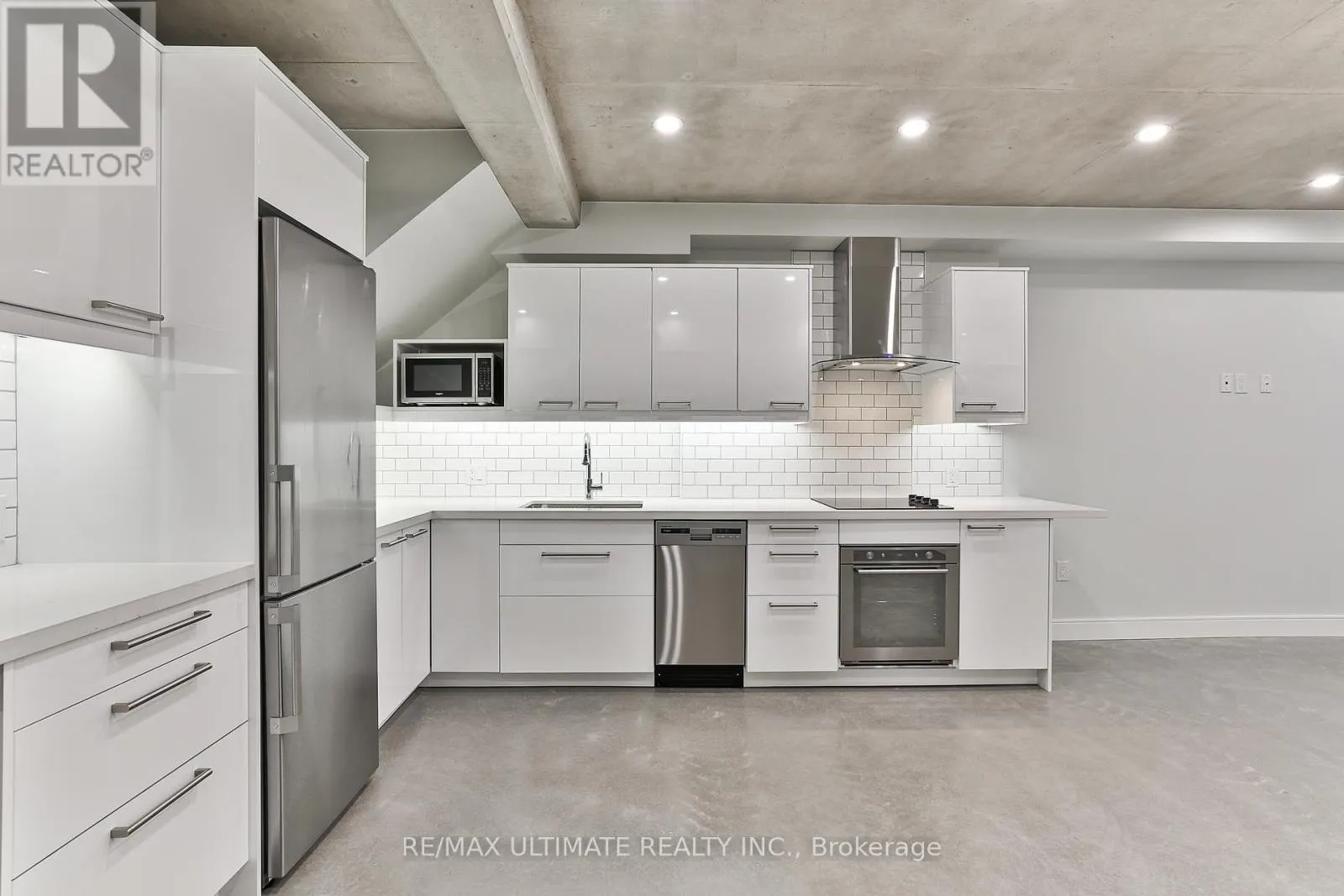 4 - 1745 KEELE STREET
