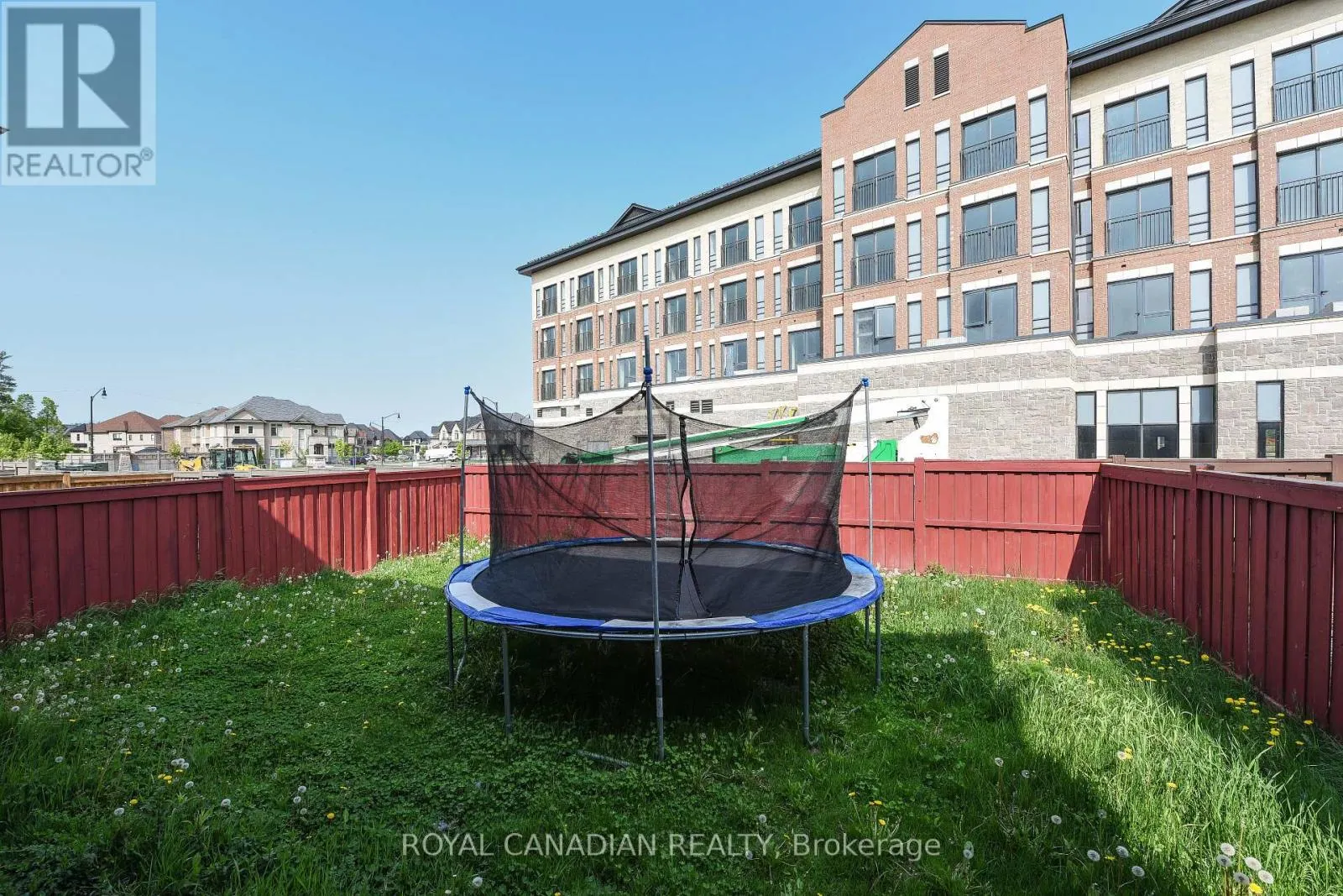 UPPER - 8 PRAIRIE CREEK CRESCENT
