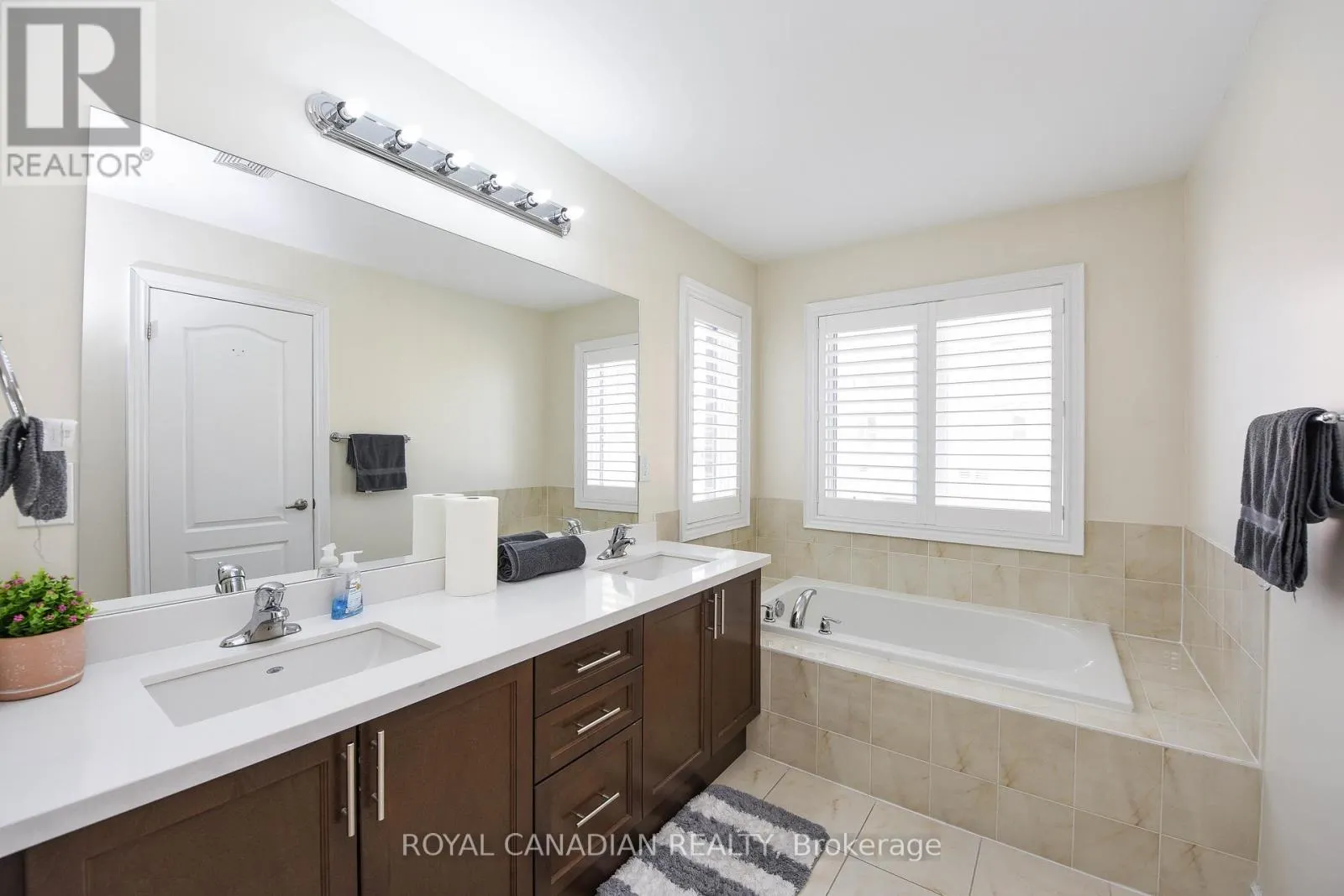 UPPER - 8 PRAIRIE CREEK CRESCENT