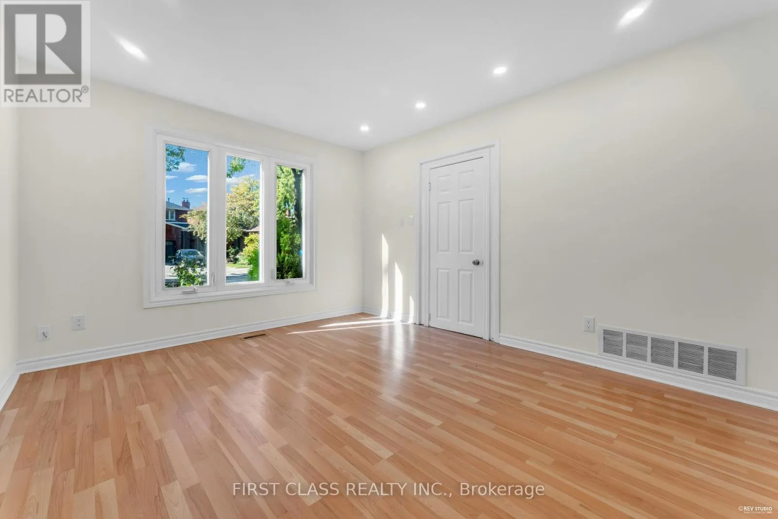4290 RADISSON CRESCENT